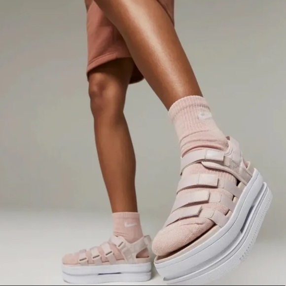 Nike Icon Classic Platform Sandals - Picture 4 of 14